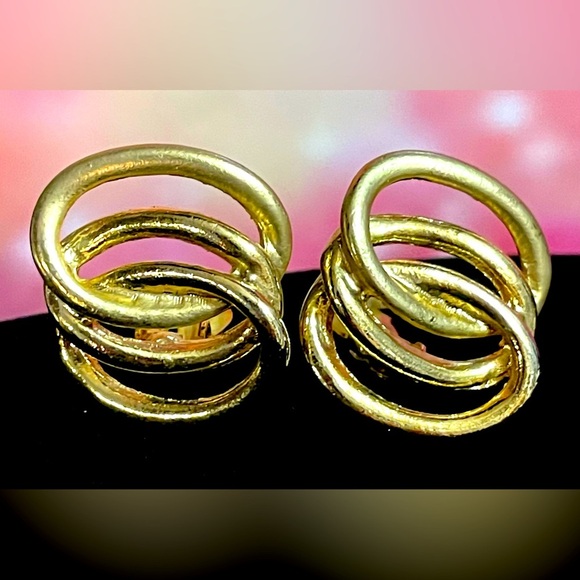 Gold tone spiral swirl clip on earrings​ - Picture 3 of 4